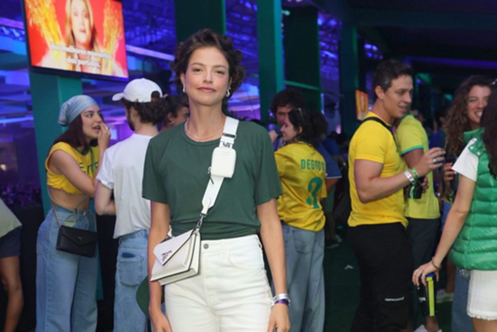 Agatha Moreira curtiu festival após a vitória do Brasil