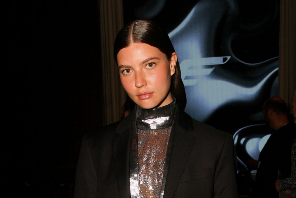 Alanis Guillen arrasou no carão para as fotos