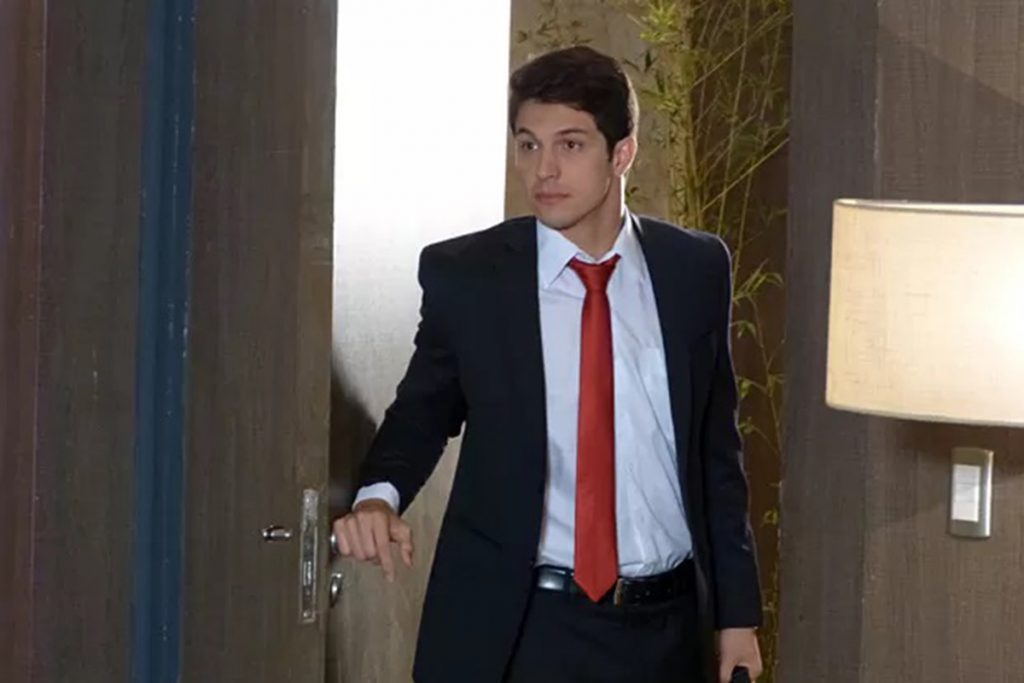 Álvaro (Romulo Estrela) em Além do Horizonte