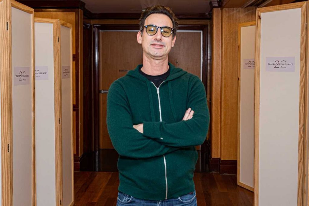 diretor bruno guida na reestreia peça de teatro bárbara