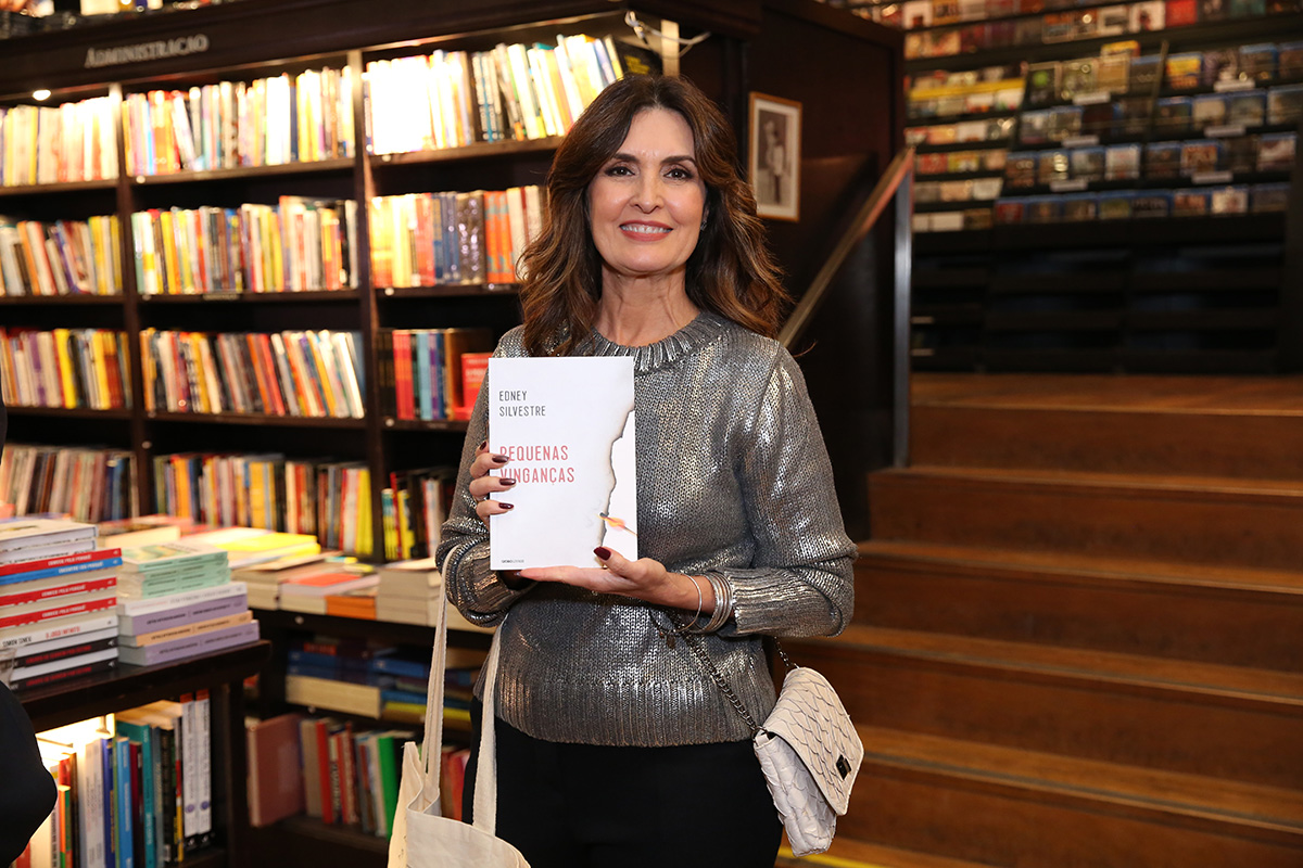 Fátima Bernardes prestigia lançamento de livro