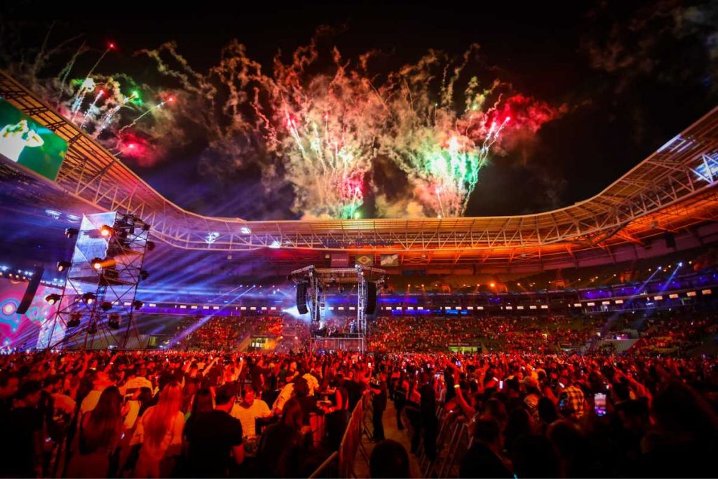 Fogos no show de Gusttavo Lima no festival Buteco