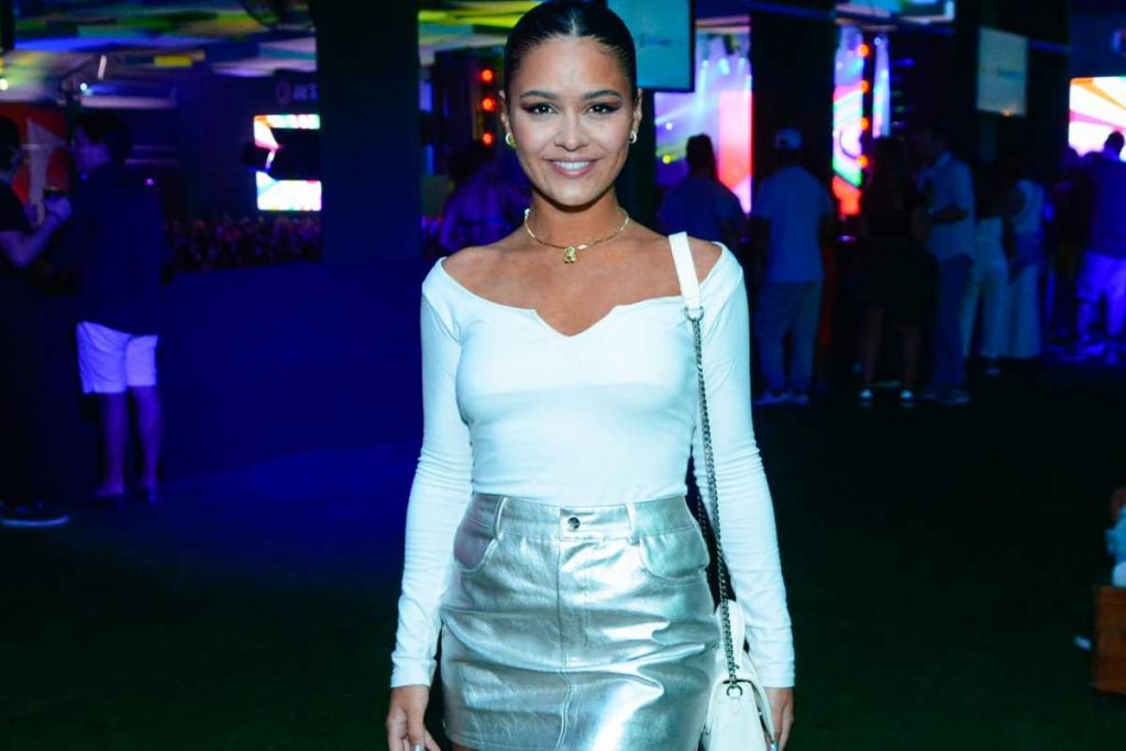 Giulia Buscascio assistindo shows de Daniela Mercury e Duda Beat