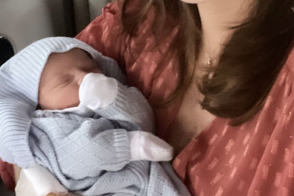 Camila Rodrigues e filho