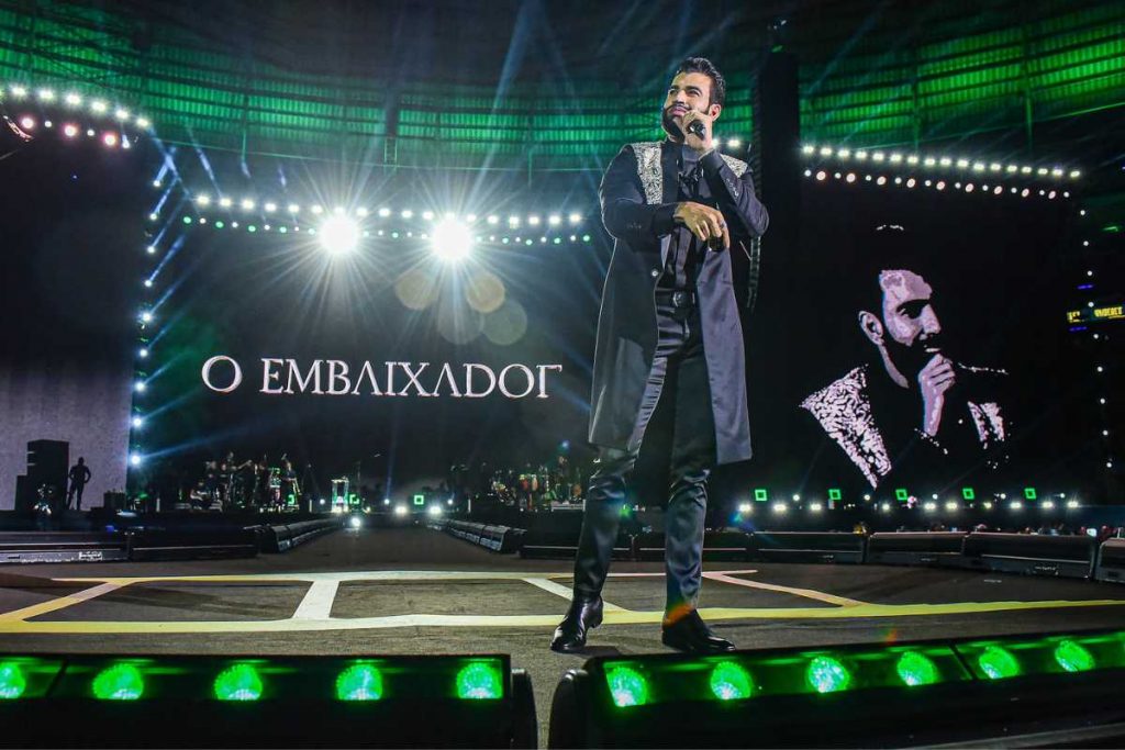 Gusttavo Lima se apresentando no festival Buteco