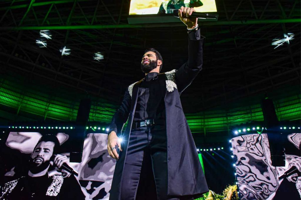 Gusttavo Lima se apresentando no festival Buteco