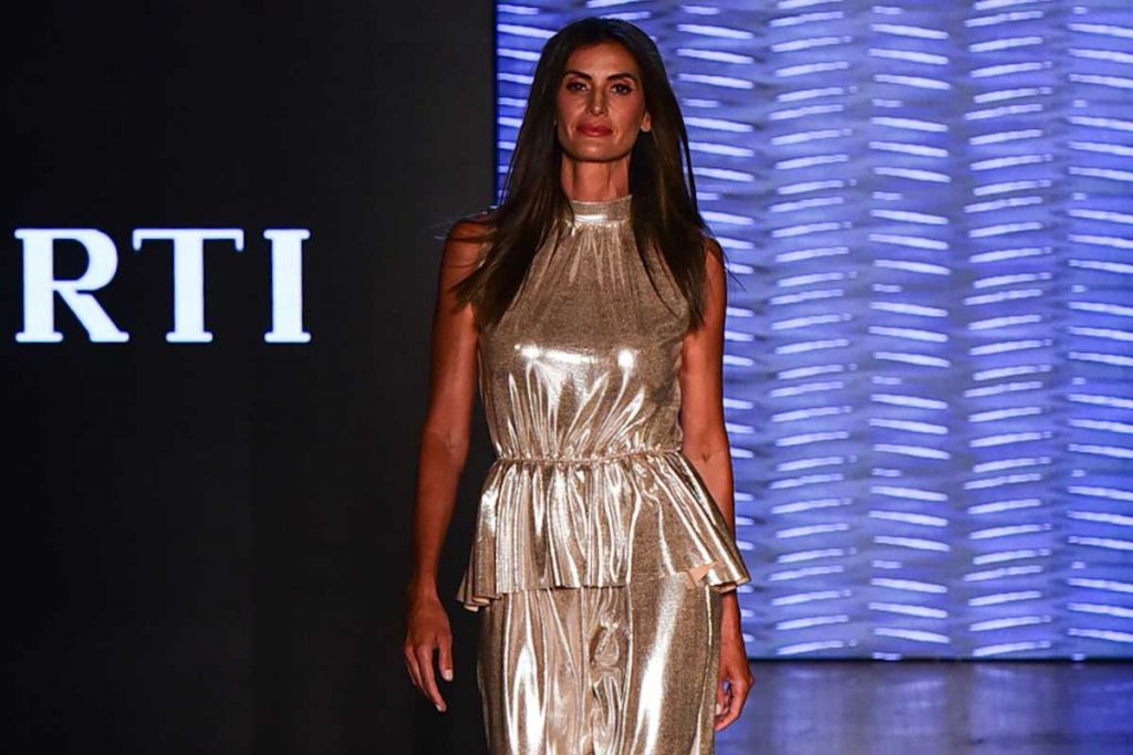 Isabella Fiorentino desfilando na SPFW