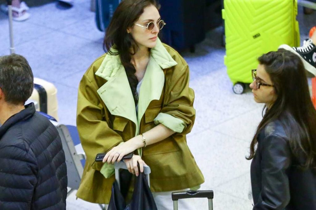 isabelle drumond em aeroporto santos dumont após ter voo cancelado