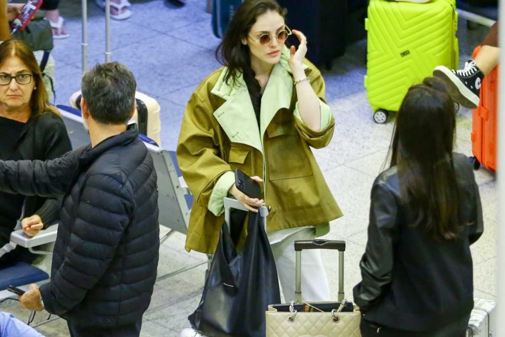 isabelle drumond em aeroporto santos dumont após ter voo cancelado