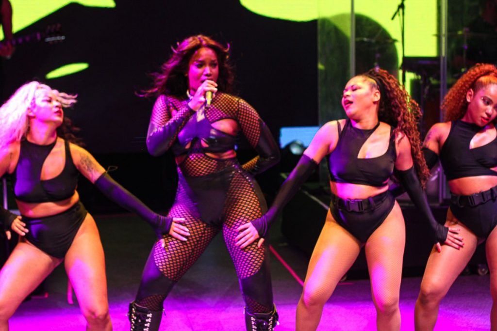 IZA em show, Salvador, Dia da Consciência Negra