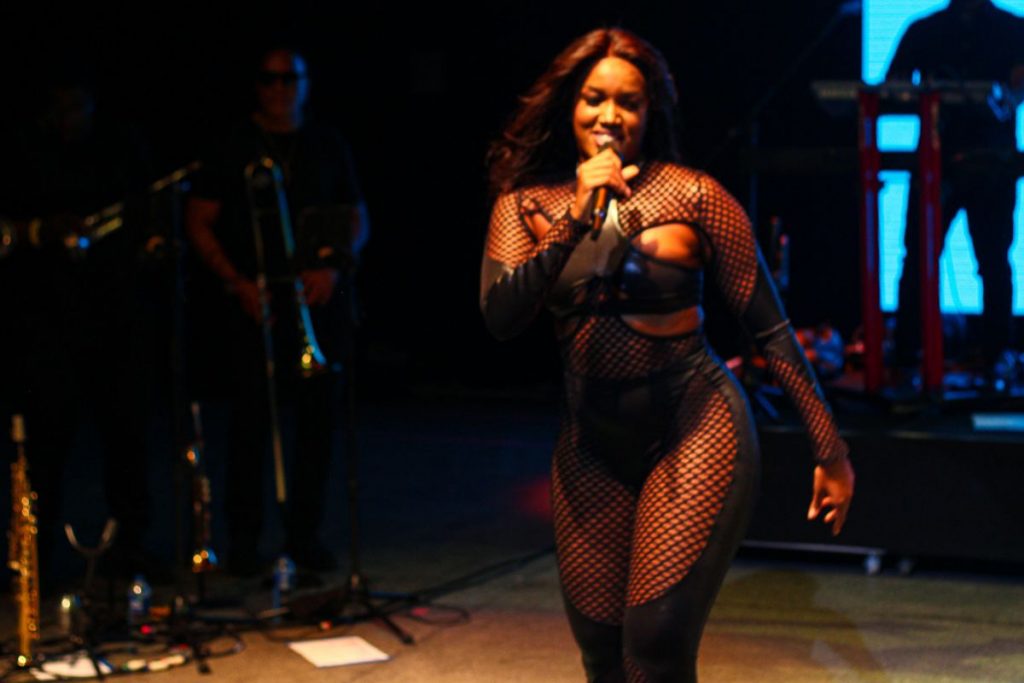 IZA em show, Salvador, Dia da Consciência Negra