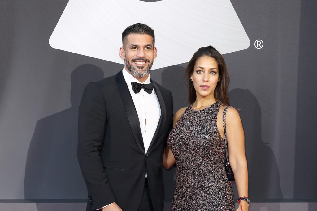 Jimmy López fez questão de posar para os fotógrafos