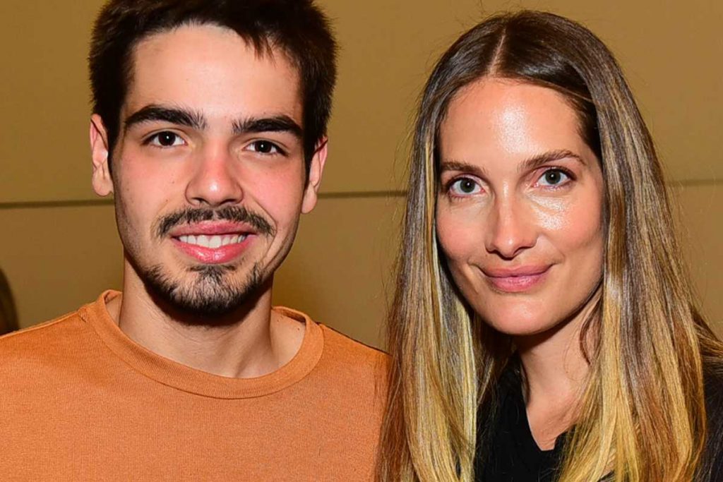 João Guilehrme Silva e Schynaider Moura posando juntos na SPFW
