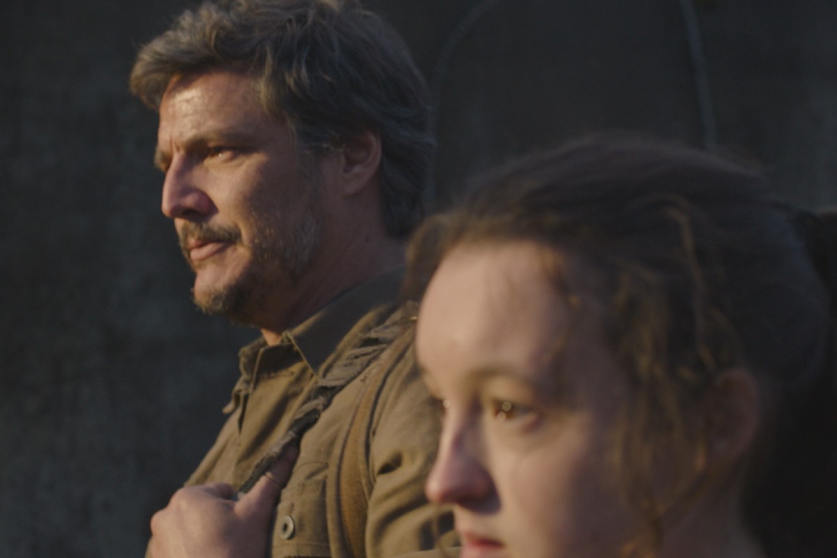 Joel (Pedro Pascal) e Ellie (Bella Ramsey) em cena da série The Last of Us, da HBO Max