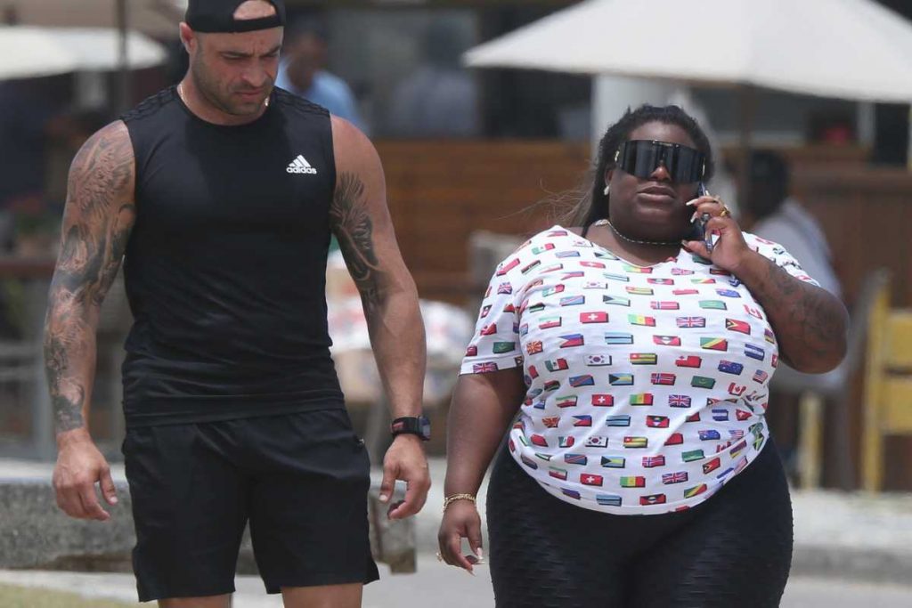 Jojo Todynho na praia Recreio dos Bandeirantes
