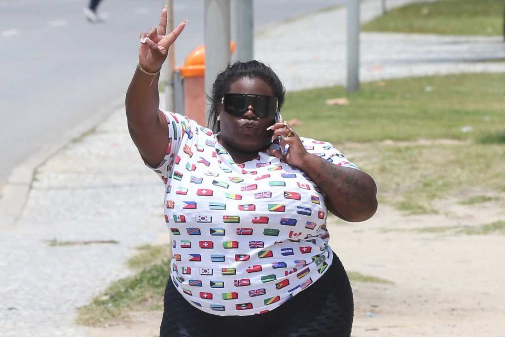 Jojo Todynho na praia Recreio dos Bandeirantes