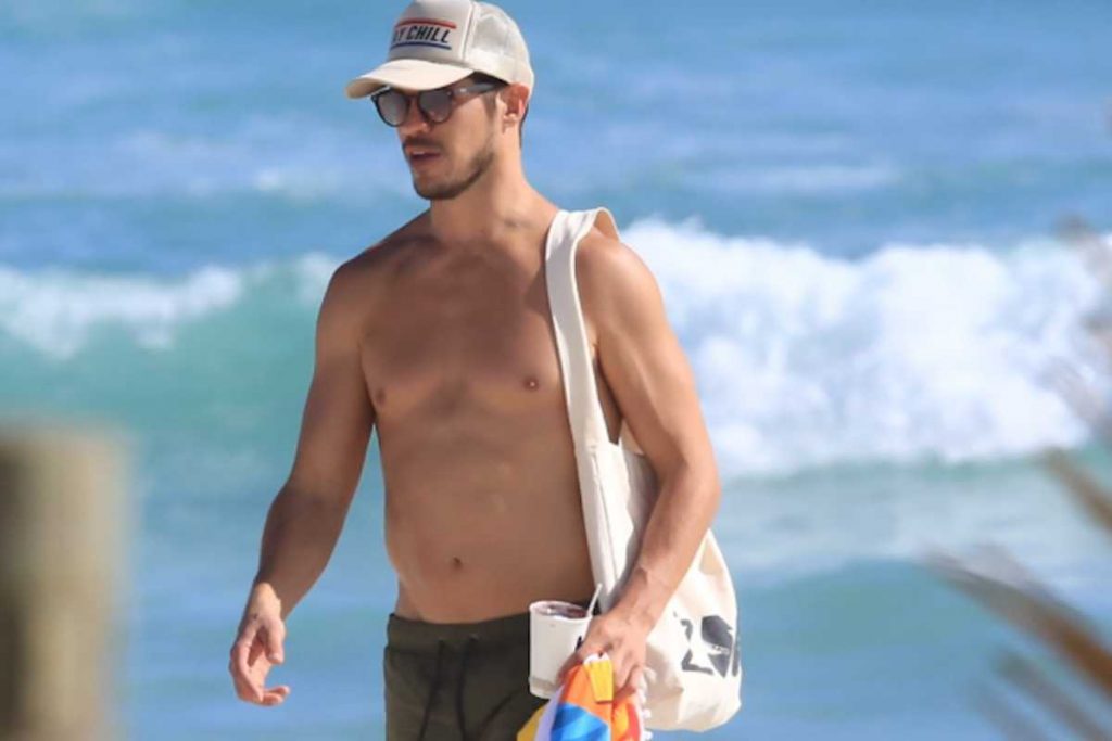 José Loreto na praia da Barra da Tijuca