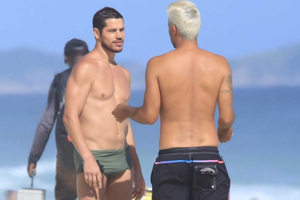 José Loreto na praia da Barra da Tijuca