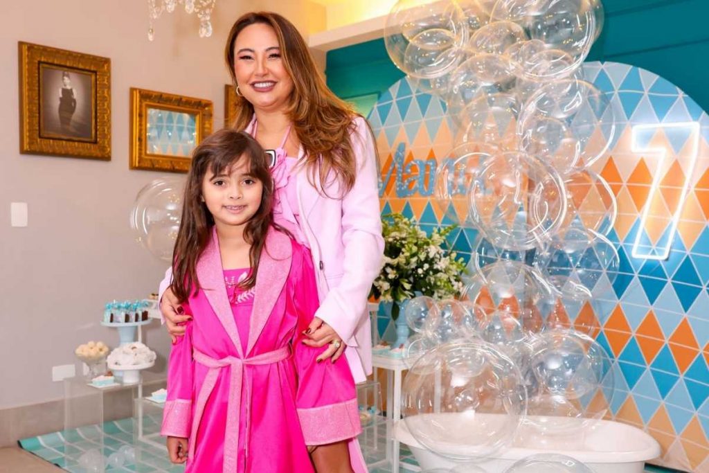 Karina e Manu em festa de aniversário