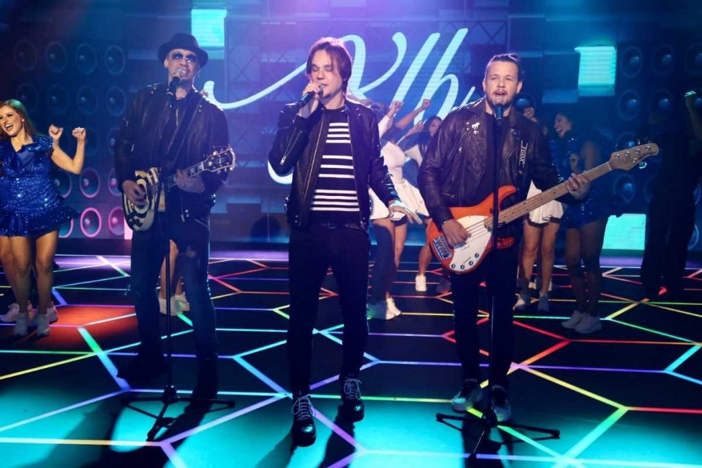 KLB se apresentando no teleton 2022