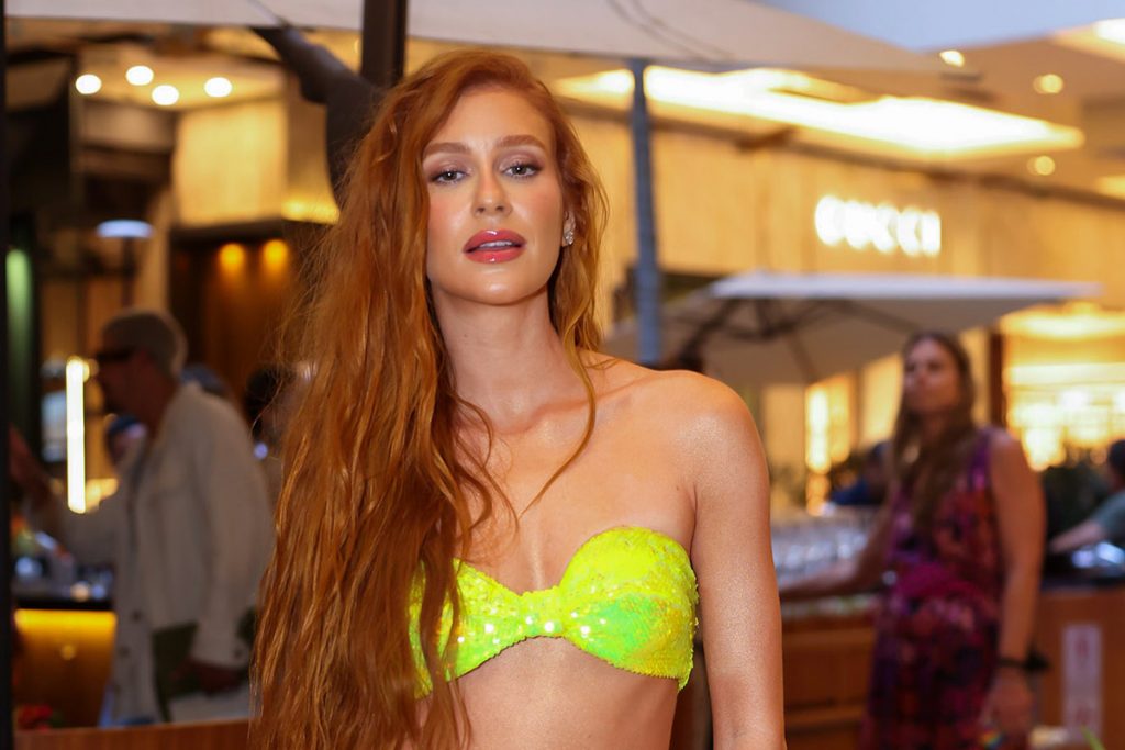 Marina Ruy Barbosa arrasou ao deixar as madeixas ruivas soltas
