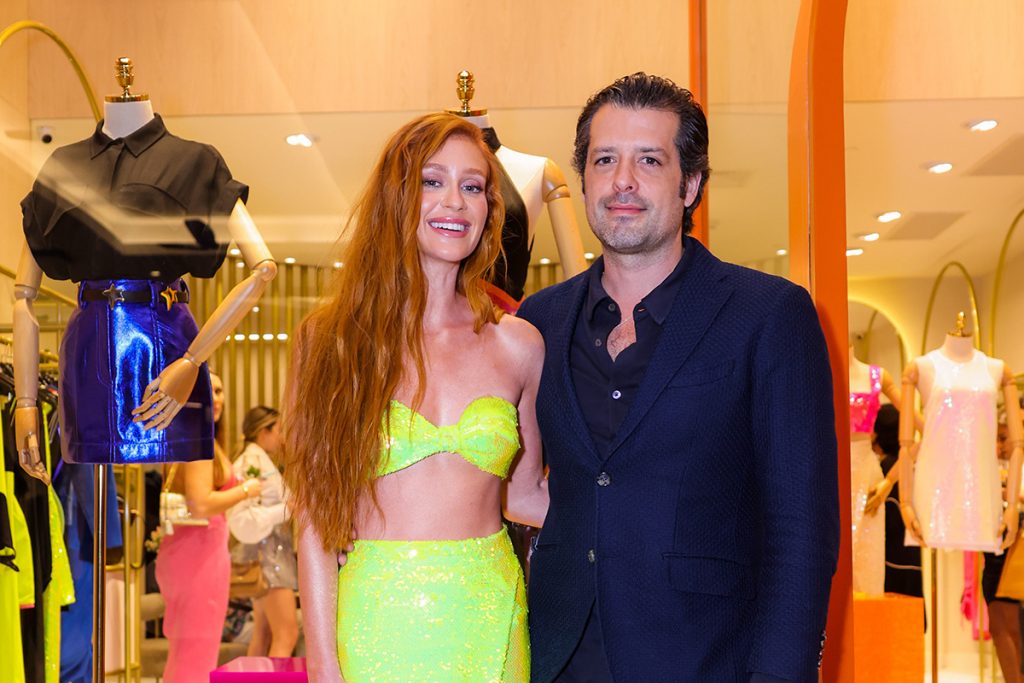 Marina Ruy Barbosa fez uma rara aparição ao lado do namorado Guilherme Mussi