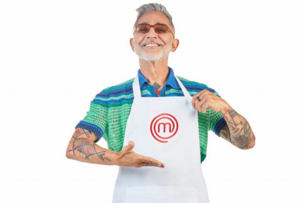 Participante Masterchef + com avental do programa