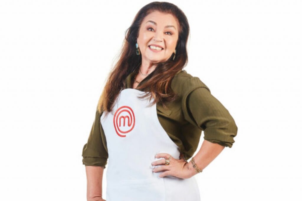 Participante Masterchef + com avental do programa