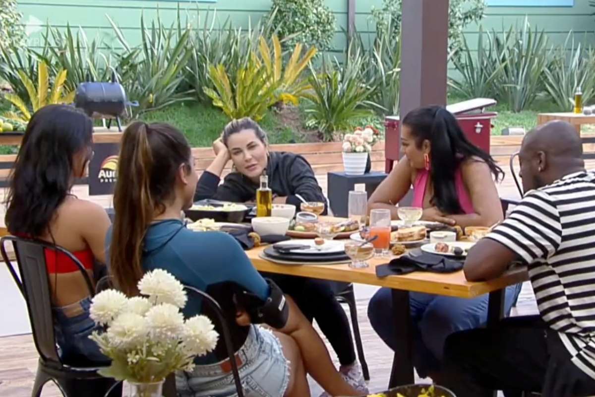 Peões quebram regra em A Fazenda 14 ao falar sobre política