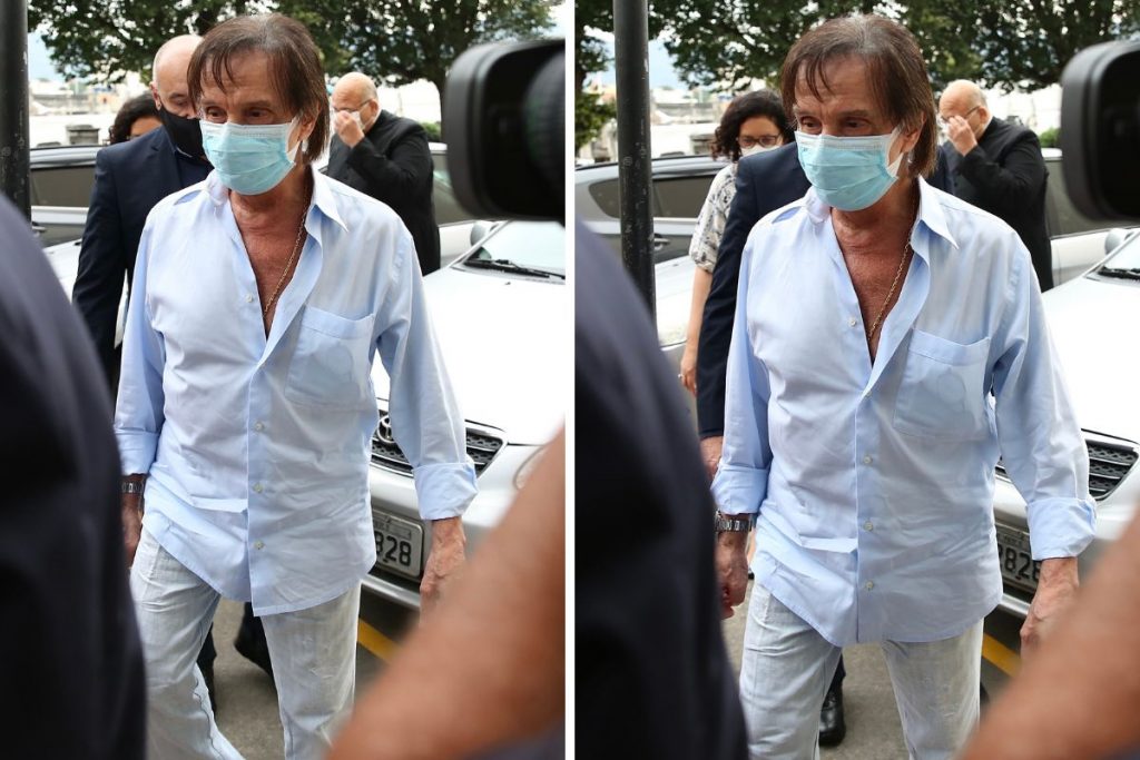 Roberto Carlos no velório de Erasmo Carlos