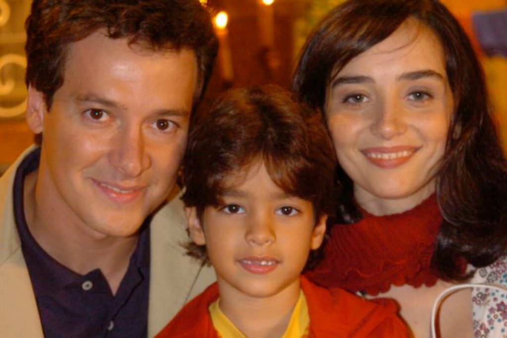 Rodrigo Faro, Matheus Costa e Simone Spoladoreem cena da novela "América"