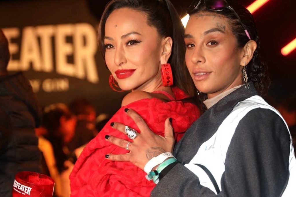 Sabrina Sato e Linn da Quebrada curtindo o primeiro dia do primavera sound são paulo