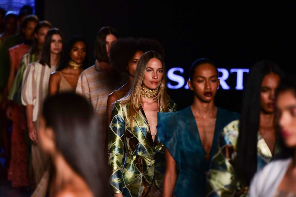 Schynaider Moura desfilando na SPFW