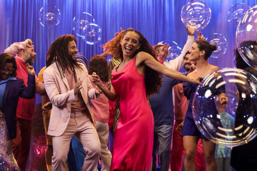 Taís Araujo na gravação da campanha de fim de ano da Globo