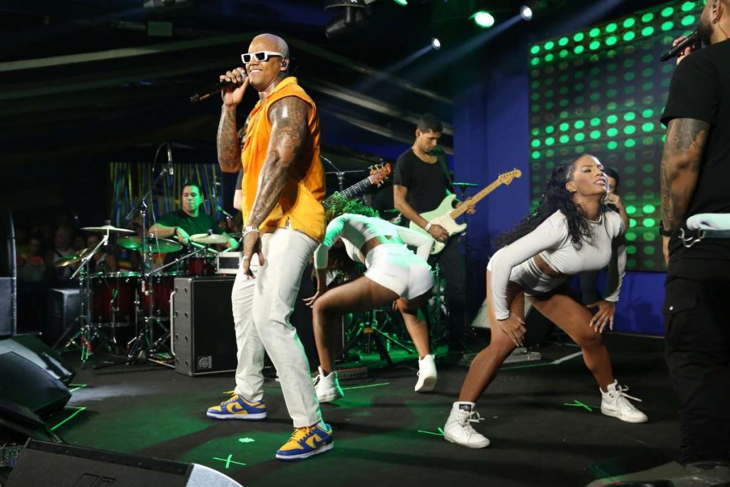 Leo Santana canta na Ginga Itanhangá