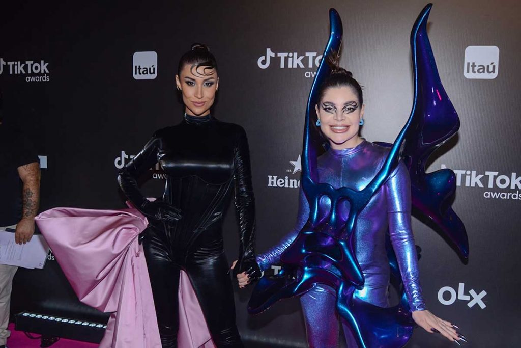 Bianca Andrade e GKay ousaram no look