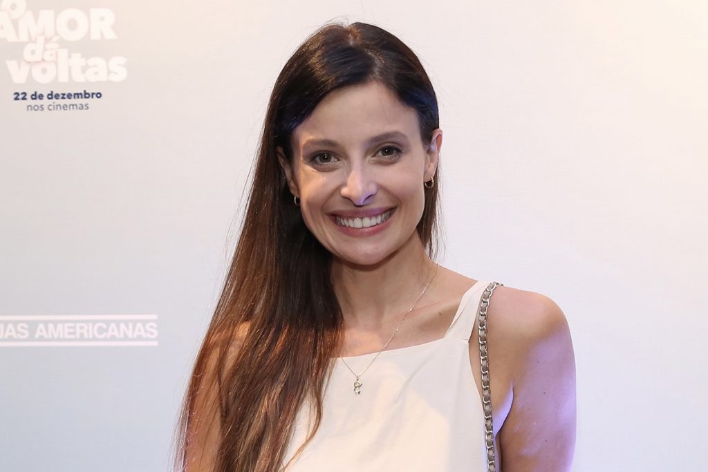 Bruna Spínola marcou presença na pré-estreia do filme O Amor Dá Voltas