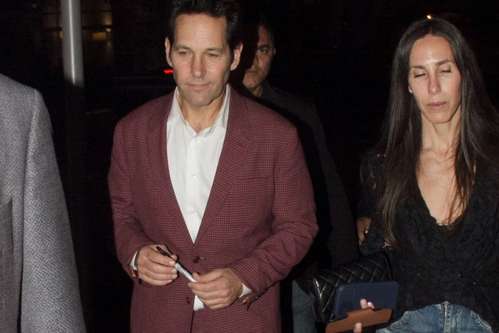 Elenco de Homem Formiga e a vespa saindo para jantar