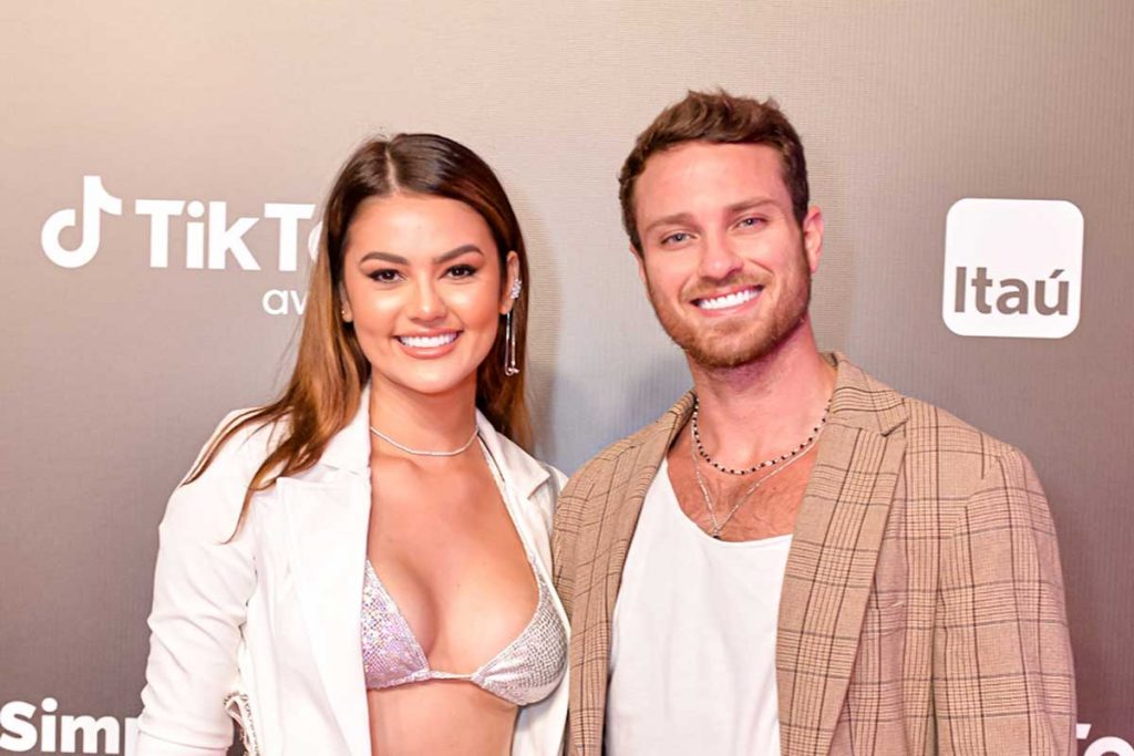 Eslovênia posou ao lado do namorado Lucas