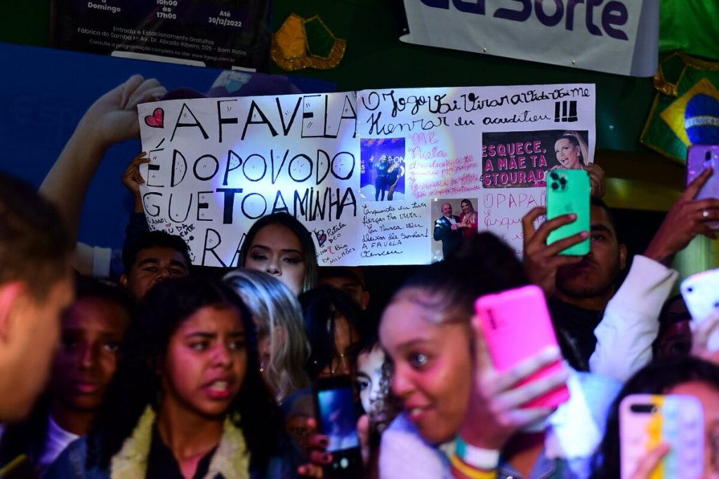 Cartazes de fãs de Deolane 