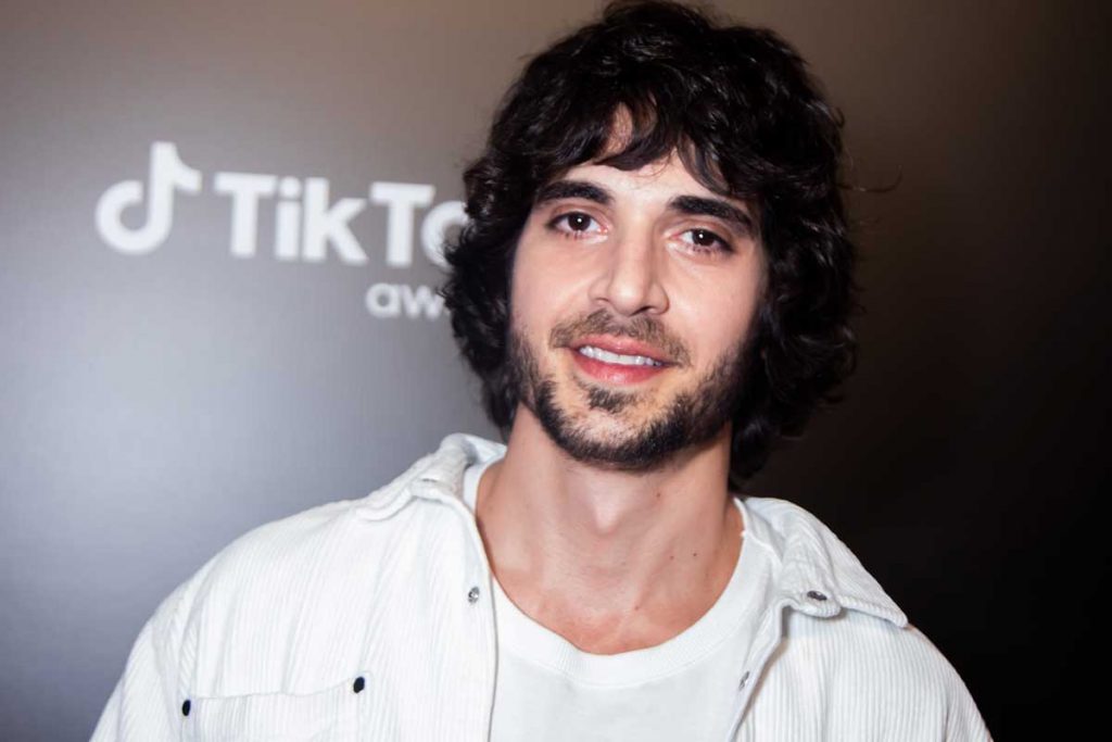 Fiuk fez questão de posar para os fotógrafos