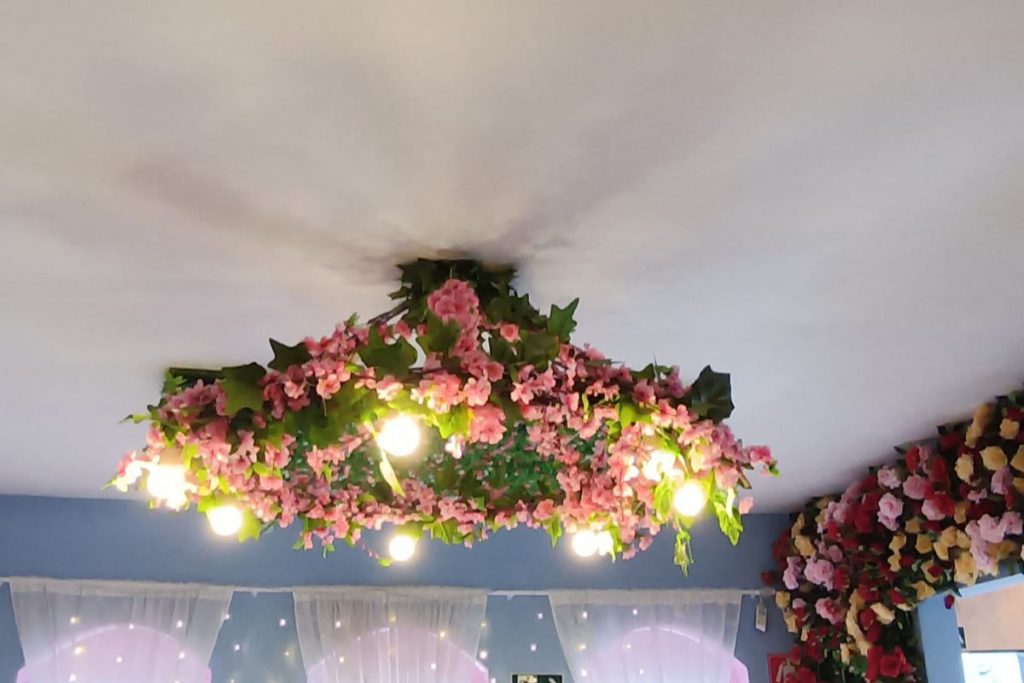 Luminária de flores, Frida Bistrô