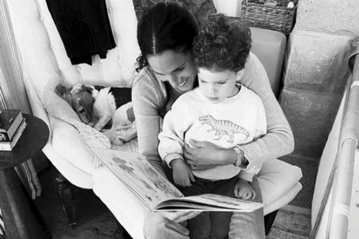 Documentário da Netflix mostra foto inédita de Meghan Markle com o filho Archie