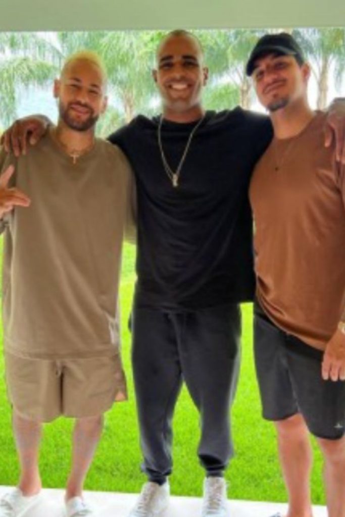 Neymar com os amigos Lucas Medeiros e Gabriel Medina