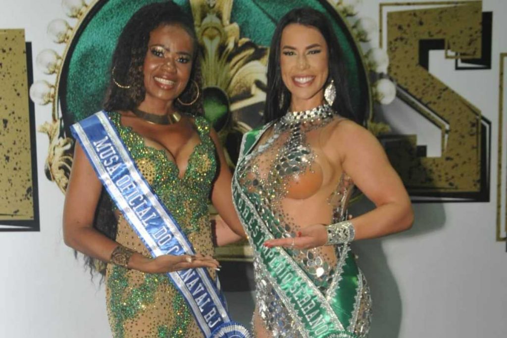 Paulinha Santos, musa da Beija-Flor no Carnaval 2023, com Larissa Tomásia