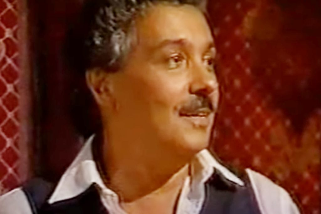 Pedro Paulo Rangel em cena como Adamastor