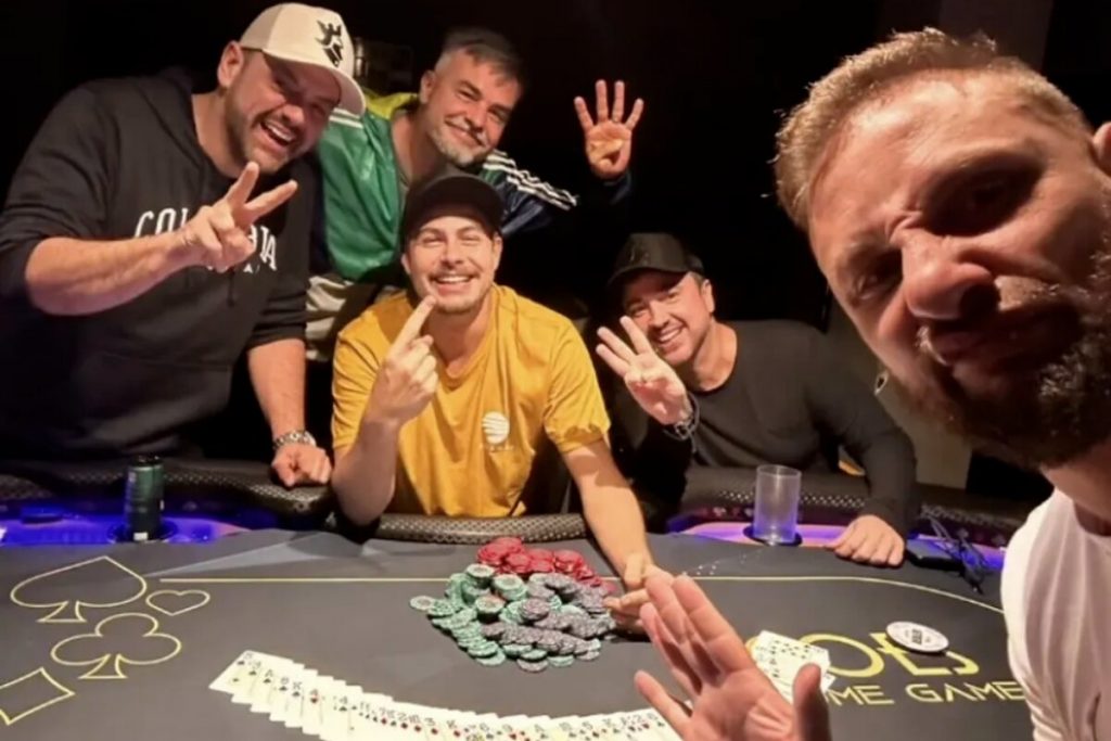Rafa Vitti, Marcio Kieling, André Cursino e Marquito Guimarães na mesa de pôquer