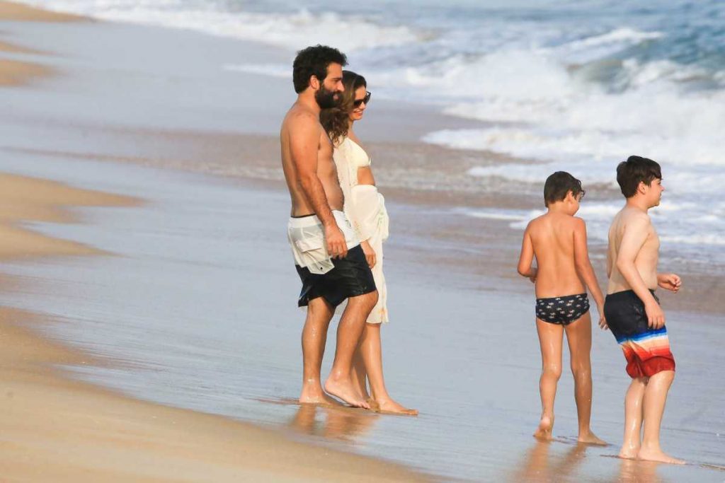Sophie Charlotte e Humberto Carrão gravando cena de