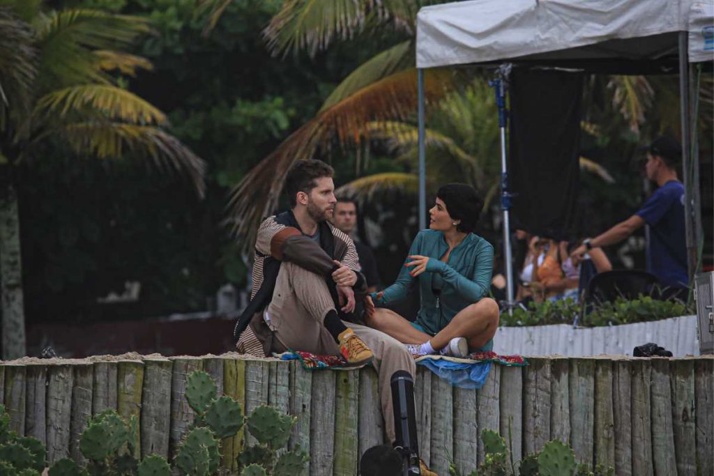 Thiago Fragoso e Vanessa Giácomo gravando cenas de Travessia