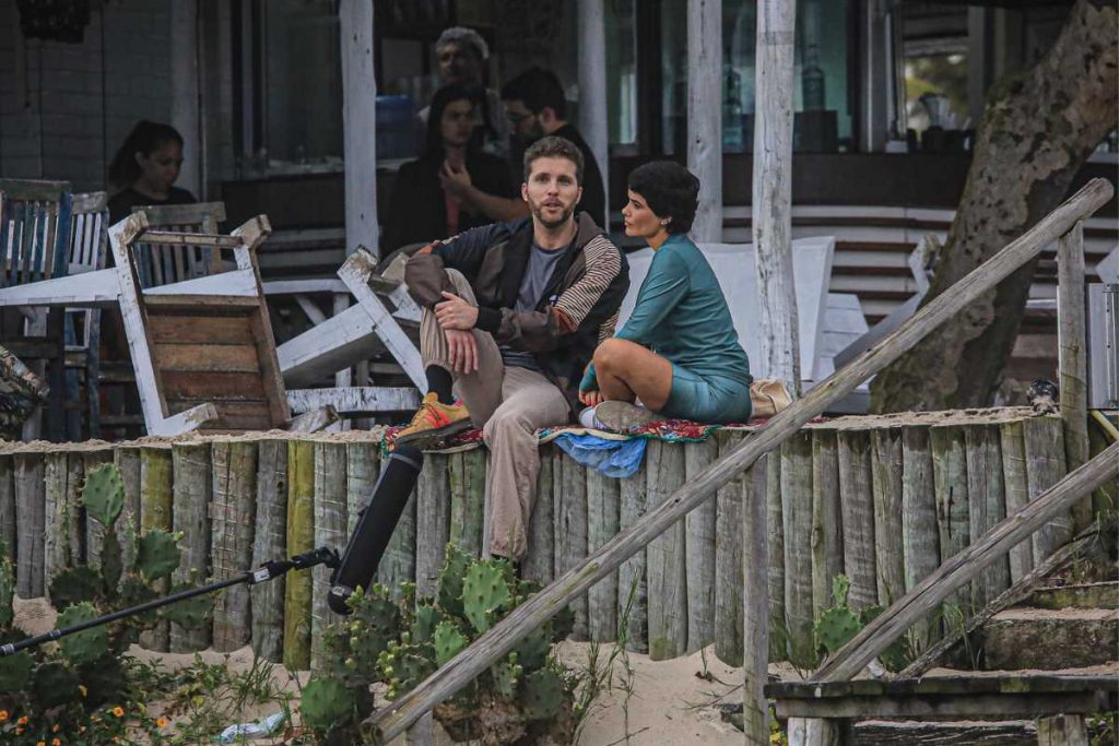 Thiago Fragoso e Vanessa Giácomo gravando cenas de Travessia